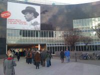 Kunstsammlung Nordrhein-Westfalen. Vaade muuseumile Beuysi naituse toimumise ajal (Foto: Margaret Tali)